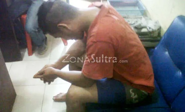 kepergok_mencuri Kepergok Mencuri, Pria ini Puru pura Pingsan Saat Digelandang ke Kantor Polisi