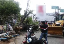 Angin Kencang Terbangkan Atap Lippo Plaza, Pohon Tumbang Tutup Ruas Jalan Angin Kencang, Kapal Pelni Batal Sandar, Dinding Bangunan Lippo Plaza Baubau Roboh