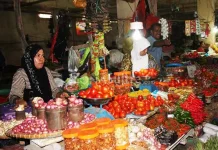 Dinas Pangan Pastikan Stok Pangan di Kendari Cukup Selama Ramadan Pasar Basah Mandonga dan Segala Polemiknya