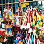 Pedagang Terompet Ini Untung Rp 18 Juta Semalam tahun baru kendari 2016