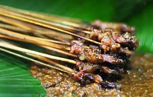 sate-lalat 4 Makanan Unik Indonesia Yang Tak Lazim Didengar