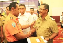 Terima Penghargaan dari Basarnas, Rusda Mahmud : Ini Bentuk Kepedulian Semua Masyarakat Terima Penghargaan dari Basarnas, Rusda Mahmud : Ini Bentuk Kepedulian Semua Masyarakat