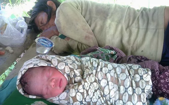 bayi_ibu Wanita Gila Ini Melahirkan Tanpa Bantuan Dokter