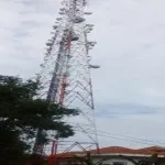 Breaking News : Bertengkar Dengan Istri, Suami Coba Bunuh Diri Lompat Melalui Pemancar bunuh_diri