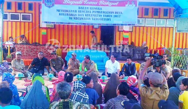 bupati_temu_rakyat Bupati Kolaka Minta Warga Hentikan Praktek Bom Ikan