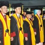 Wisuda UHO Gelombang Dua, Wakil Dekan I FISIP Raih IPK Tertinggi Wisuda UHO Gelombang Dua, Wakil Dekan I FISIP Raih IPK Tertinggi