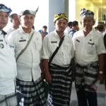 Hadiri Ekspose 8 Tahun Pembangunan Sultra, PNS Buton Kompak Kenakan Sarung Hadiri Ekspose 8 Tahun Pembangunan Sultra, PNS Buton Kompak Kenakan Sarung