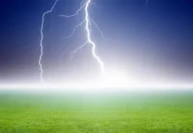 Warga Sultra Tewas Tersambar Petir, BMKG Keluarkan Peringatan Berteduh Dari Hujan, Tiga Warga Konawe Malah Tewas Tersambar Petir