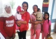 Sambil Gendong Anak, Korban Eksekusi Lahan Datangi Kantor Walikota Minta Bantuan Sambil Gendong Anak, Korban Eksekusi Lahan Datangi Kantor Walikota Minta Bantuan