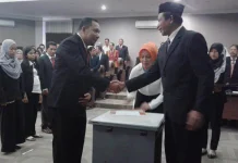 Rektor UHO Lantik 7 Pejabat FIB Rektor UHO Lantik 7 Pejabat FIB