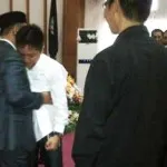 Pelukan Anggota Dewan Bersama Bupati Konut Terpilih Diwarnai Isak Tangis Pelukan Anggota Dewan Bersama Bupati Konut Terpilih Diwarnai Isak Tangis