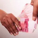 Tak Hanya Warga, Aparat Desa juga “Dipajak” Kades Lapulu Tak Hanya Warga, Aparat Desa juga Dituding "Dipajak" Kades Lapulu