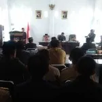 13 Legislator Butur ‘Kompak’ Absen Rapat Istimewa Pengesahan Bupati Terpilih 13 Legislator Butur 'Kompak' Absen Rapat Istimewa Pengesahan Bupati Terpilih
