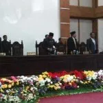 Aksi Protes Warnai Rapat Pleno Pengumuman Bupati dan Wakil Bupati Konut Terpilih Aksi Protes Warnai Rapat Pleno Pengumuman Bupati dan Wakil Bupati Konut Terpilih