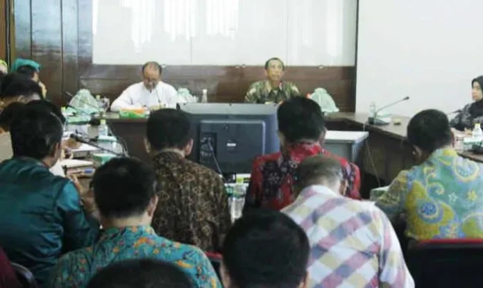 Hari Pertama Berkantor, Bupati dan Wakil Bupati Konsel Langsung Bahas RPJM