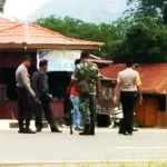 Waspadai Jaringan Teroris Santoso Masuk di Sultra, Polsek Asera Gelar Razia Gabungan Waspadai Jaringan Teroris Santoso Masuk di Sultra, Polsek Asera Gelar Razia Gabungan