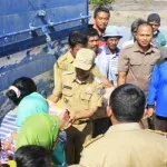 Pemkab Konsel Salurkan Bantuan Warga Korban Puting Beliung Di Torokeku Pemkab Konsel Salurkan Bantuan Warga Korban Puting Beliung Di Torokeku