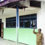 Dana DAK Dialihkan, Siswa SMPN 1 Tinobu Belajar di Gedung yang Nyaris Runtuh Dana DAK Dialihkan, Siswa SMPN 1 Tinobu Belajar di Gedung yang Nyaris Runtuh