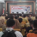 Ketua DPRD Kolaka Minta Mengaspalan 2 KM Per Kecamatan Ditingkatkan Ketua DPRD Kolaka Minta Mengaspalan 2 KM Per Kecamatan Ditingkatkan