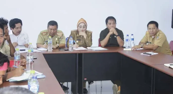 Belum Dapat Titik Terang, Warga UPT Tolihe Demo di Kantor Bupati