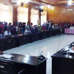 Ratusan Pedagang Pasar Basah Mandonga Datangi DPRD Kendari Tolak Kenaikan Tarif Kios dprd_dilecehkn