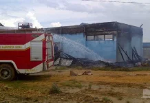 Gudang Bantuan DKP Muna Ludes Dilahap Si Jago Merah Gudang Bantuan DKP Muna Ludes Dilahap Si Jago Merah