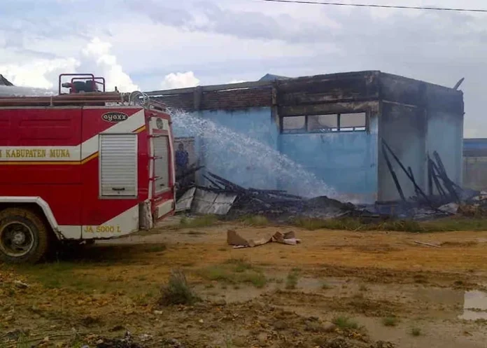 Gudang Bantuan DKP Muna Ludes Dilahap Si Jago Merah