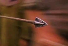 Nongkrong di Rumah Camat Bone, Seorang Warga Kena Busur Nongkrong di Rumah Camat Bone, Seorang Warga Kena Busur