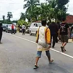 Seorang Warga di Wonggeduku Tewas Setelah Dihantam Mobil Seorang Warga di Wonggeduku Tewas Setelah Dihantam Mobil