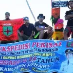 Ucapan HUT Konawe dari Puncak Gunung Mekongga Ucapan HUT Konawe dari Puncak Gunung Mekongga