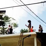 Euforia GMT, Mahasiswa di Kendari Panjati Atap Rumah Demi Saksikan Gerhana Euforia GMT, Mahasiswa di Kendari Panjati Atap Rumah Demi Saksikan Gerhana