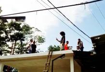 Euforia GMT, Mahasiswa di Kendari Panjati Atap Rumah Demi Saksikan Gerhana Euforia GMT, Mahasiswa di Kendari Panjati Atap Rumah Demi Saksikan Gerhana