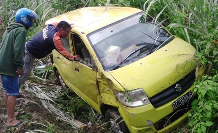 Hindari Truck, Tujuh Penumpang Avanza Terluka Parah di Kawasan Awila, Konut