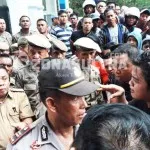 Tak Bertemu Nur Alam, Demonstran Konawe Bertahan di Kantor Gubernur Tak Bertemu Nur Alam, Demonstran Konawe Bertahan di Kantor Gubernur