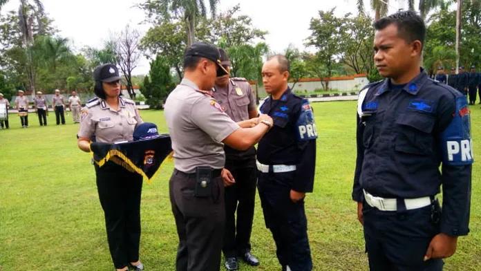 Tingkatkan Kualitas, Satpam UHO Dilatih Polisi