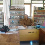 Berdiri 1966, Guru dan Kepsek di SD 3 Wawolesea Ngantor di Perpustakaan Berdiri 1966, Guru dan Kepsek di SD 3 Wawolesea Ngantor di Perpustakaan