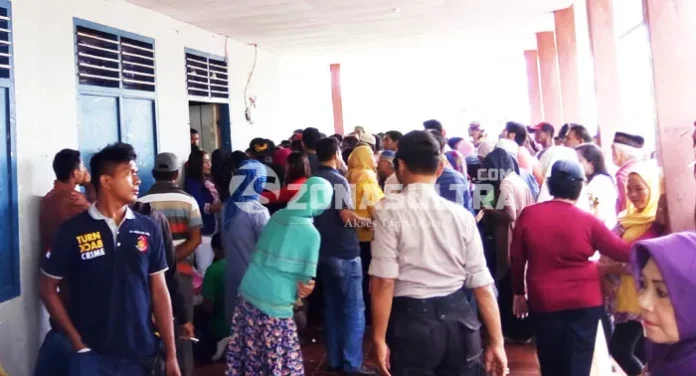 Warga Antusias Menuju TPS PSU