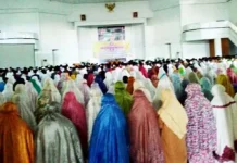 Rektor UHO Laksanakan Shalat Gerhana Bersama Ribuan Mahasiswa Rektor UHO Laksanakan Shalat Gerhana Bersama Ribuan Mahasiswa