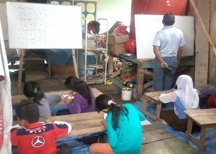 Merajut Asa Dari Bilik Rumah Pintar