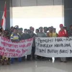 Minta Kejelasan Lahan, Warga Transmigrasi Tolihe Konsel Datangi Kantor Bupati Minta Kejelasan Lahan, Warga Transmigrasi Tolihe Konsel Datangi Kantor Bupati
