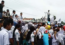 Ratusan Siswa SMA 1 Ladonggi Demo Tolak Pergantian Kepsek