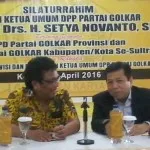 Nyalon Ketum Golkar, Setya Novanto Minta Doa Restu Golkar di Sultra Setya Novanto (Setnov) bertemu dengan pengurus Golkar di kantor Dewan Pimpinan Daerah (DPD) 1 Golkar Sulawesi Tenggara (Sultra), Jumat (1/4/2016). Dia diadampingi langsung oleh Ketua DPD 1 Golkar Sultra Ridwan Bae. (MUHAMAD TASLIM DALMA/ZONASULTRA.COM)