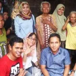 Gelar Bakti Sosial, Alumni Komunikasi UHO Santuni Warga Miskin Gelar Bakti Sosial, Alumni Komunikasi UHO Santuni Warga Miskin