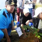 Walikota Kendari Apresiasi Penghijauan HUT ke-2 Zonasultra.com Walikota Kendari Apresiasi Penghijauan HUT ke-2 Zonasultra.com