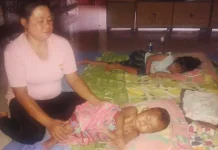 Tak Punya Biaya, Orang Tua Balita Korban Banjir di Konut Bawa Pulang Anaknya yang Masih Kritis Tak Punya Biaya, Orang Tua Balita Korban Banjir di Konut Bawa Pulang Anaknya yang Masih Kritis