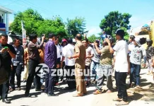 Dihadang Massa, 2 Orang Anggota DPR RI Dievakuasi