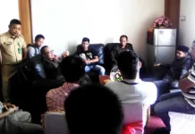 Warga Kembali Berdemo Perihal Pengelolaan Lokasi Wisata Pulau Labengki Warga Kembali Berdemo Perihal Pengelolaan Lokasi Wisata Pulau Labengki