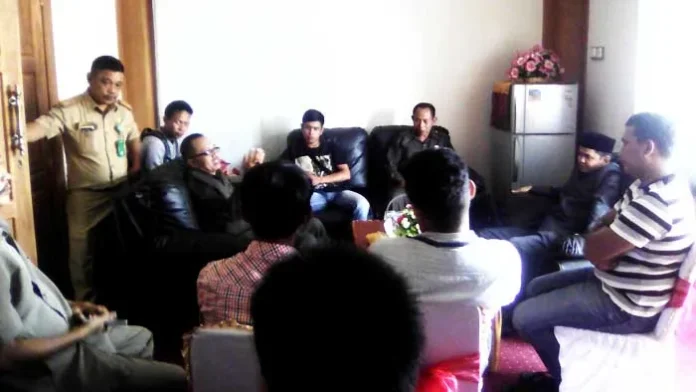 Warga Kembali Berdemo Perihal Pengelolaan Lokasi Wisata Pulau Labengki Warga Kembali Berdemo Perihal Pengelolaan Lokasi Wisata Pulau Labengki