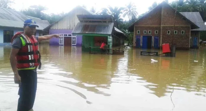 30 Polisi Diturunkan Untuk Evakuasi Korban Banjir di Konut