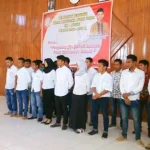 Lantik IM Butur, Bupati Berharap Mahasiswa Bisa Wujudkan Pilar Demokrasi Bupati Buton Utara Abu Hasan saat membacakan sumpah janji pelantikan terhadap 30 orang pengurus ikatan mahasiswa baru Buton Utara (IM-Butur) periode 2016-2017 di Aula BAPPEDA Senin (11/7/2016). (Darmawan/ZONASULTAR.COM)